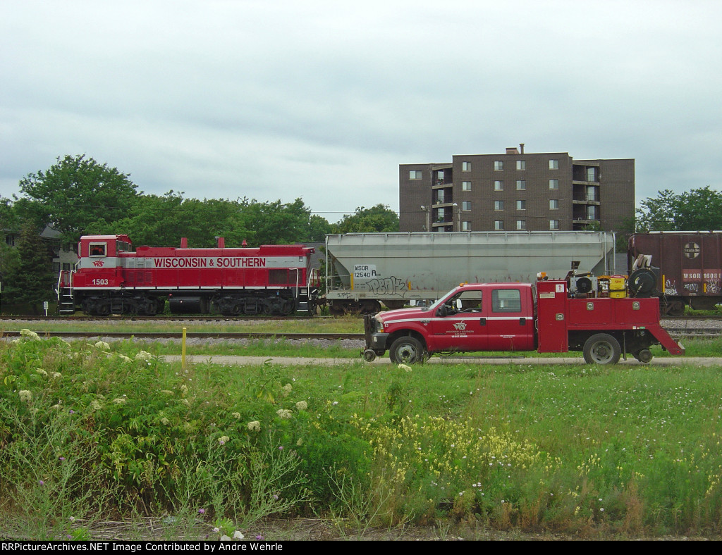 WSOR 1503 pauses before shoving back on the cut